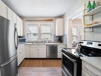 Stylish Lakeside Living - walk to the beach - B&B Cleveland