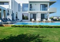 Luxury Villa Orizontes with Private Outdoor & Heated Indoor Pool, Hot Tub & Gym - B&B Adelianos Kampos