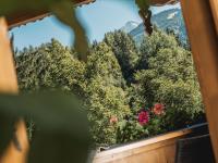 Apartment with Mountain View