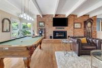 ViCTORIAN ViLLA-Hot Tub Pool Table Fabulous Yard - Bed and Breakfast El Paso de Robles