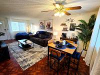 Cozy Luxury - King Bed, Coffee Bar, Sleeps 5 - B&B Springfield
