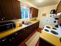 Cozy Luxury - King Bed, Coffee Bar, Sleeps 5 - B&B Springfield