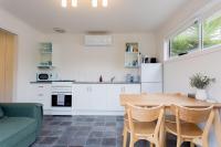 Bungalow at the Beach - footsteps to the shore - Ferienwohnung Coronet Bay