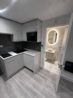 Exclusive, newly built detached garden studio, private and self-contained, within family home grounds - Chambres d’hôtes Swanscombe