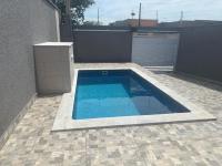 Casa confortável e aconchegante com piscina e churrasqueira com utensílios e roupas de cama - B&B Peruíbe