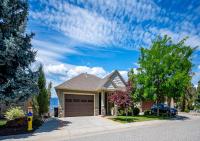 Full House with Amazing Okanagan Views and Hot Tub - B&B Kelowna