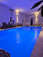 Gîte maison entière, piscine intérieure chauffée privée, proche Alsace - B&B Entre-deux-Eaux