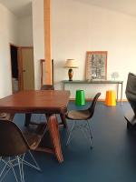 Appartamento con 2 Camere da Letto, Balcone e Vista mare