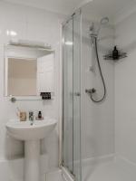 Elegant Tower Bridge Studio with Sun Terrace - B&B London