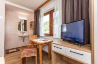 Single Room with Shared Toilet