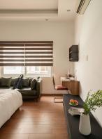 Zimmer mit Queensize-Bett und Balkon