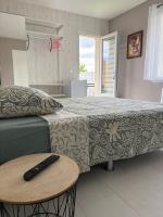 Chambre avec douche-WC, terrasse privative et piscine partagée - B&B Saint-Vincent-de-Tyrosse