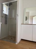 Chambre avec douche-WC, terrasse privative et piscine partagée - B&B Saint-Vincent-de-Tyrosse