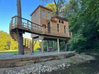 The Royal Roost Treehouse - B&B Lewisville