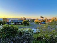 Sunny Lakeview Lodge- Perfect for Family & Friends - B&B Bonnells Bay