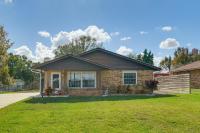 Lake Jackson Retreat w/ Lanai & Large Yard! - Bed and Breakfast Sebring