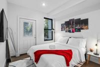 2BR Modern Urban Escape Balcony Sleeps 6 - Bed and Breakfast Jersey City