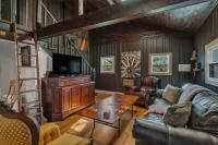 The Whiskey River Lodge - B&B Madison
