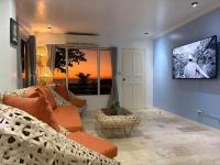 Bobby's Villa Beachfront, Paringao, La Union - B&B Bauang