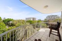 Spacious 3 Bedroom Delight - Shops & Beaches ZG1 - B&B Caloundra
