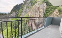Appartamento Premium con 3 Camere da Letto e Balcone