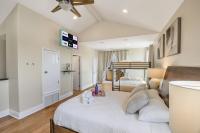 Beach Retreat- Walk to Beach, BBQ, Oceanview Rooftop & Firepit - Ferienwohnung Huntington Beach