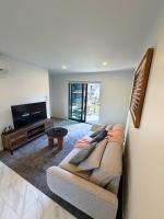 Contemporary 2BR Stay Near Te Kaha - B&B Christchurch