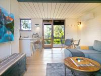 The Hideaway - Lake Views I Ski & Bike Storage I Central Jindabyne I Free WiFi I BBQ I Parking - Bed and Breakfast Jindabyne