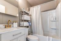 The Homestead Luxury Cozy 2BR Apartment in Nacogdoches Near SFA University and Downtown Pet Friendly Business Ready Extended Stays Welcome with Self Check In High Speed WiFi Full Kitchen In Unit Laundry Private Parking and Quiet Comfort - Chambres d'hôtes Nacogdoches