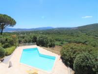 GRICARD Villa T5 avec piscine vue panoramique sur les collines de Grimaud et aperçu mer - B&B Grimaud
