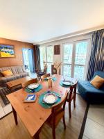 Vue sur port de la Rochelle et place de Parking - Chambres d’hôtes La Rochelle