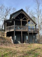 Private Wooded Setting with Views, Fire Pit, Hot Tub - B&B Sevierville