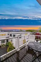 Modern East End 2-BR Home - Steps from the Beach - B&B Provincetown
