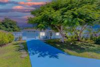 Caloosa Cottage Boutique Home with Office - B&B Naples