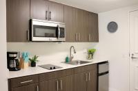 Promenade Studio Free Parking - B&B Los Angeles