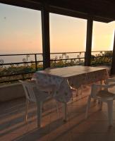 VILLA LETIZIA, posteggio privato e terrazza panoramica - B&B Santo Stefano al Mare