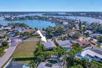 Renovated Coastal Retreat Near Beach Firepit & Yard - Ferienwohnung Clearwater Beach