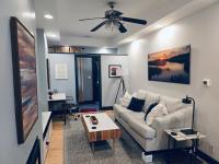 Awesome Downtown Condo with Pool! - Ferienwohnung Savannah
