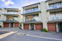 Appartamento con 2 Camere da Letto e Vista Lago