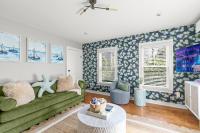 Bright and Modern Condo w/ Patio, Parking, AC - Ferienwohnung Provincetown