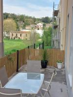 A l'aube des bains appartement T3, pmr, avec wifi,terrasse et parking - Chambres d'hôtes Lamalou-les-Bains
