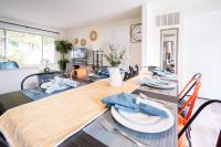 Beautiful Light-filled Farmhouse w swing & slide - B&B Bothell