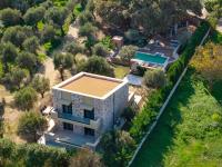 Estate Irianna 4 Bedroom Private Pool Villa & 2 Bedroom Guesthouse Rhodes - Chambres d'hôtes Ialysós