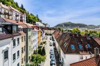 Stylish 2BR with Patio and Smart TV - 10 min to Bryggen - Chambres d'hôtes Bergen