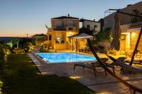 Chios Seafront Luxury Villa with Pool - B&B Chios