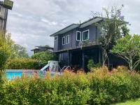 บ้านฮิมฝั่งแกนพูลวิลล่า - B&B Ban Pong