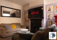 Springfield Place - 3 Bed Stay - Family & Contractor Stay Reading with Parking - Chambres d'hôtes Reading