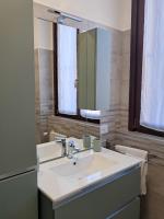 Casa Meda con parcheggio privato-Fiera Rho-MXP - Chambres d'hôtes Arluno