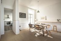 Spacious House Sea Views Opposite Beach - Chambres d'hôtes Newquay