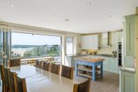 Beautiful Home with Pool Overlooking Camel Estuary - Bed and Breakfast Roche